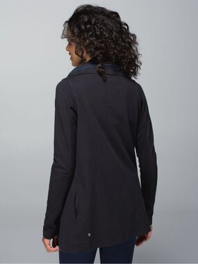 Lululemon Savasana Wrap - Black